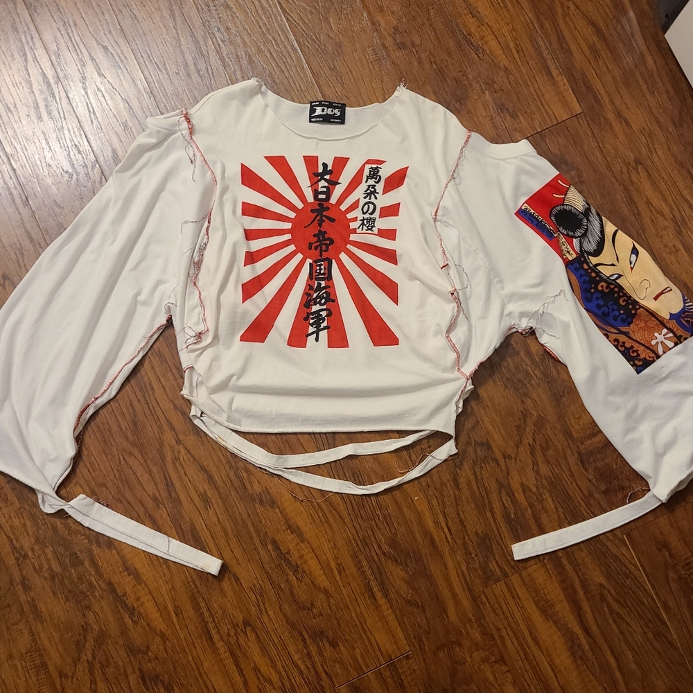 Doghjk rare Asian inspired top